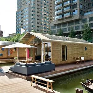 https://wikkelboat-nr4-at-floating-rotterdam-rijnhaven.ihotelsrotterdam.com