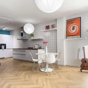 https://rotterdams-coolest-apartment.ihotelsrotterdam.com